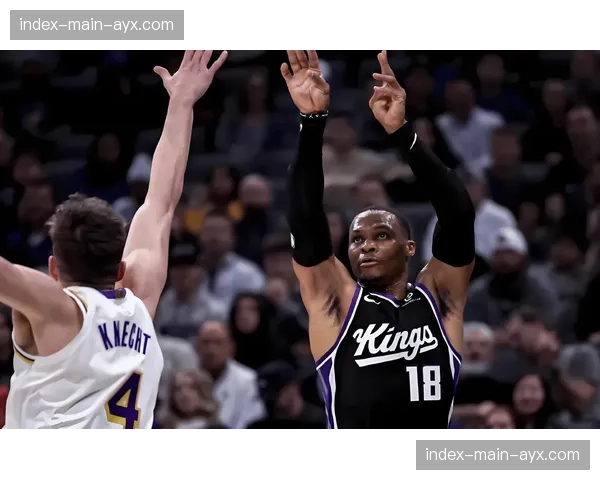 威少踩爆场边啤酒杯成国王终结连败趣味插曲