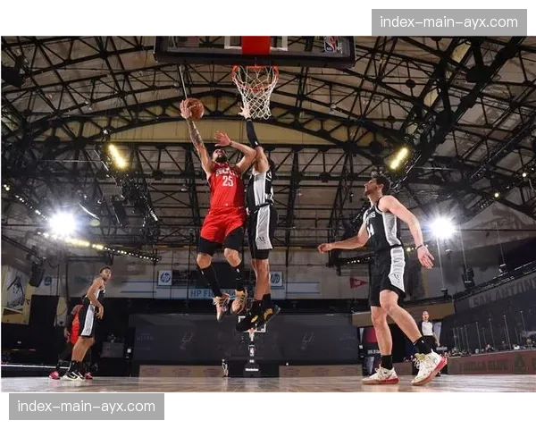 评论：季后赛门票争夺白热化，西部三支球队仅有一席可争